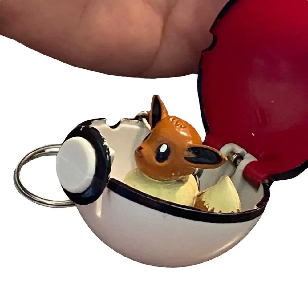 Vintage 1999 EEVEE POKEMON Pokeball Keychain Original Nintendo Collectible Toy